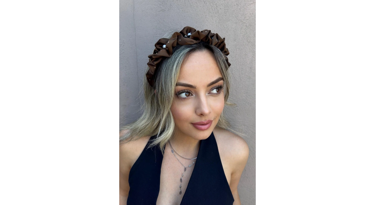 Kahve Renk Taş Detaylı Taç