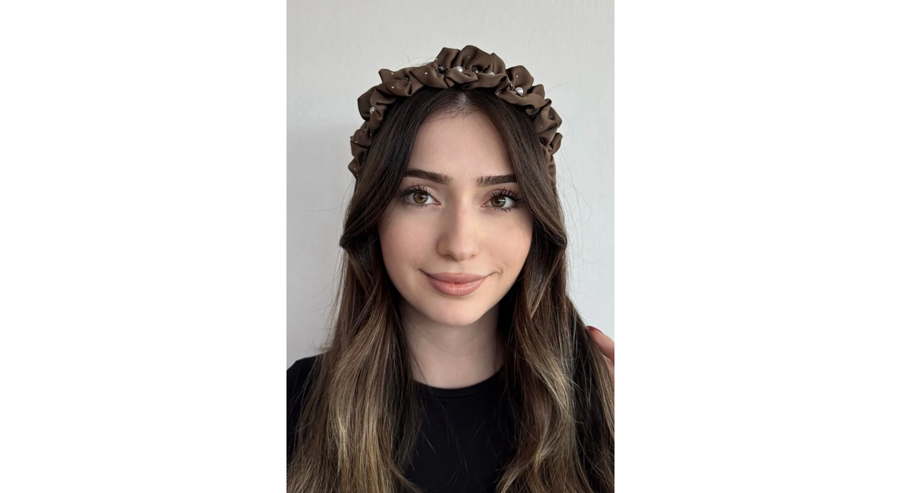 Kahve Renk Taş Ve İnci Detaylı Taç