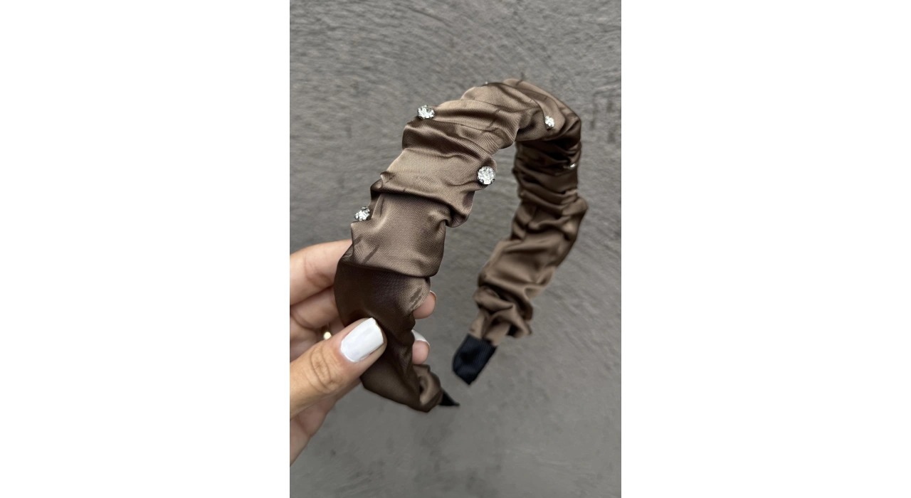 Kahverengi Taş Detaylı Saten Taç