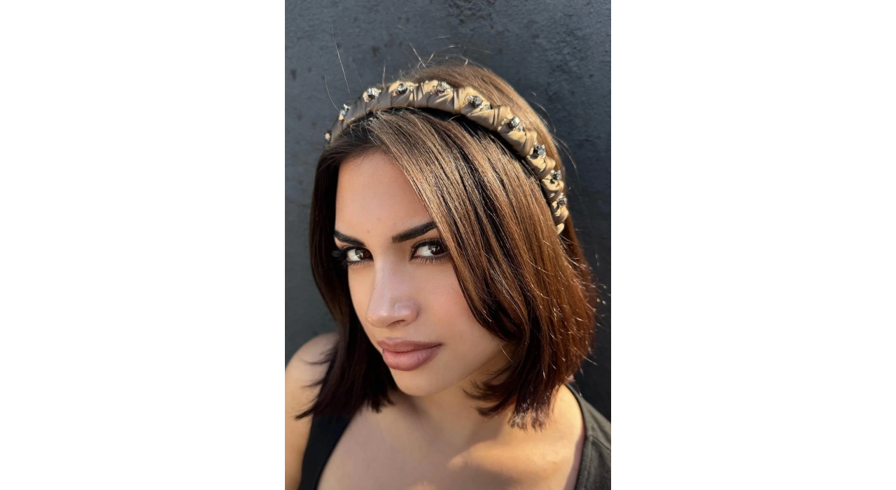 Kahverengi Taş Detaylı Taç