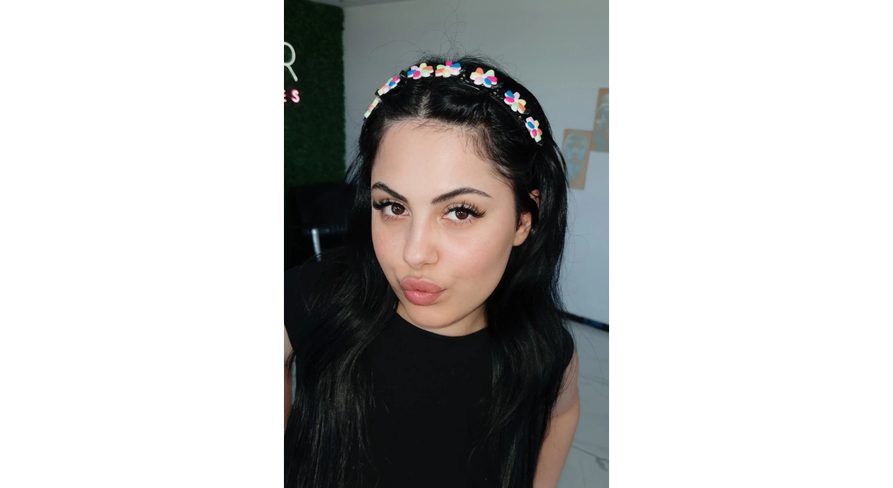 Karışık Renk Çiçek Figürlü Saç Bükücü Taç