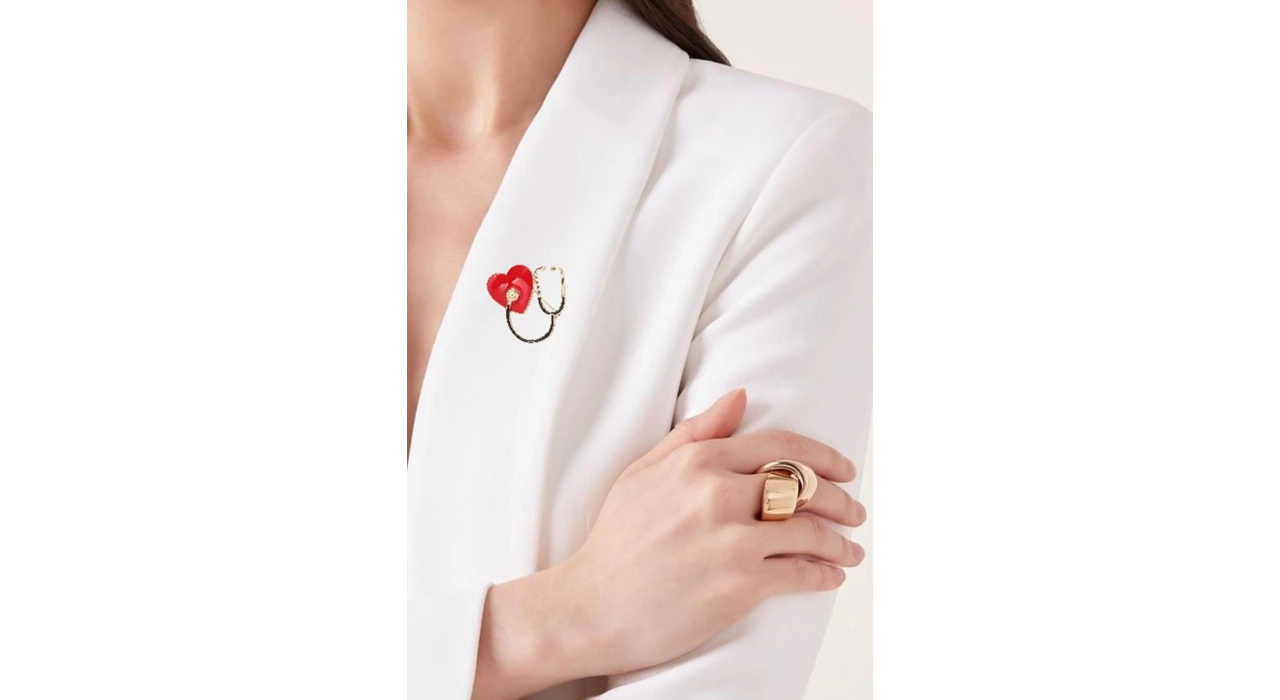 Karışık Renk Hemşire Figürlü Broş