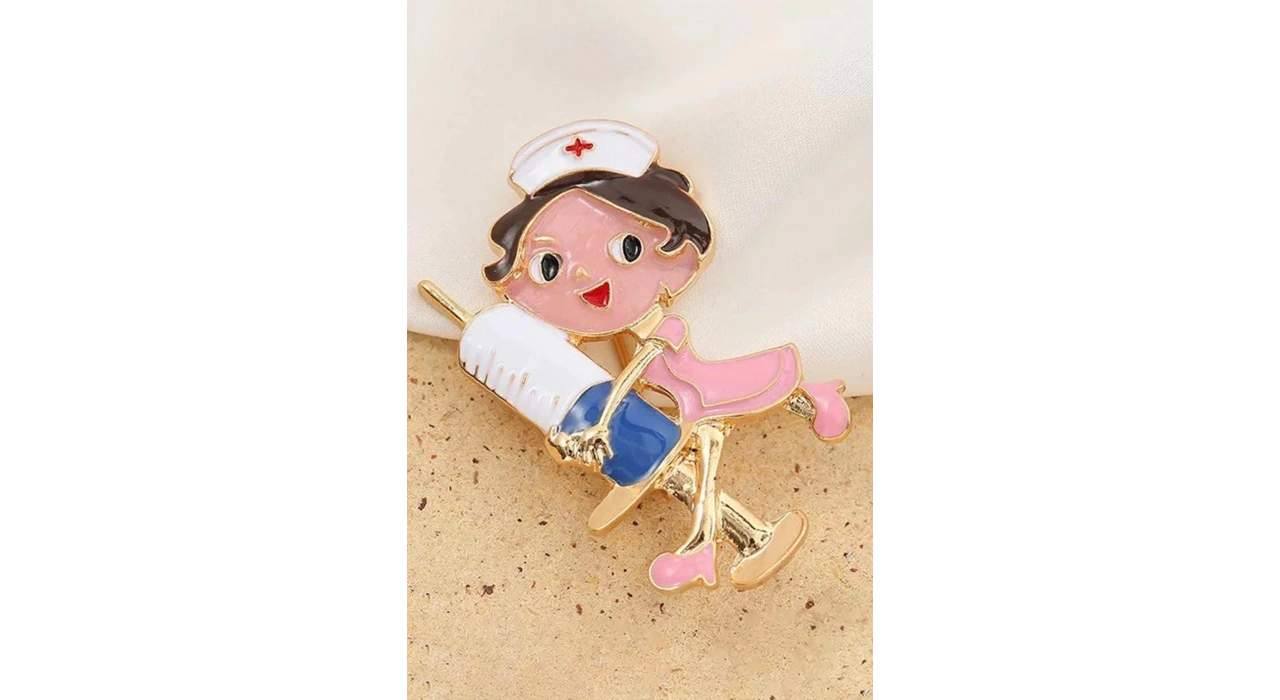 Karışık Renk Hemşire Figürlü Broş