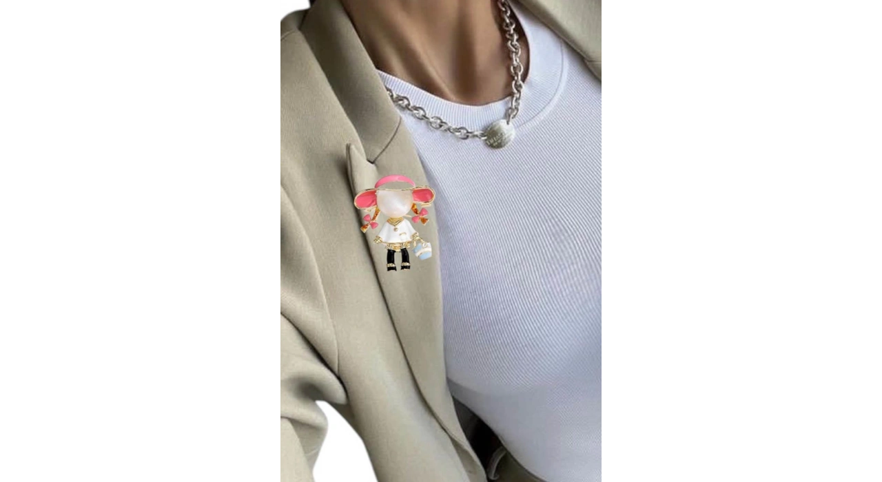 Karışık Renk Kız Figürlü Broş