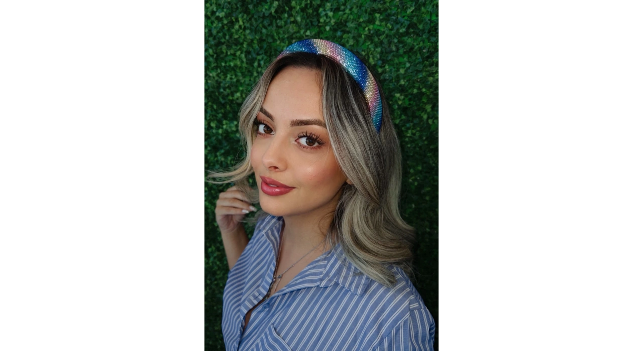 Karışık Renk Kristal Taş Detaylı Taç