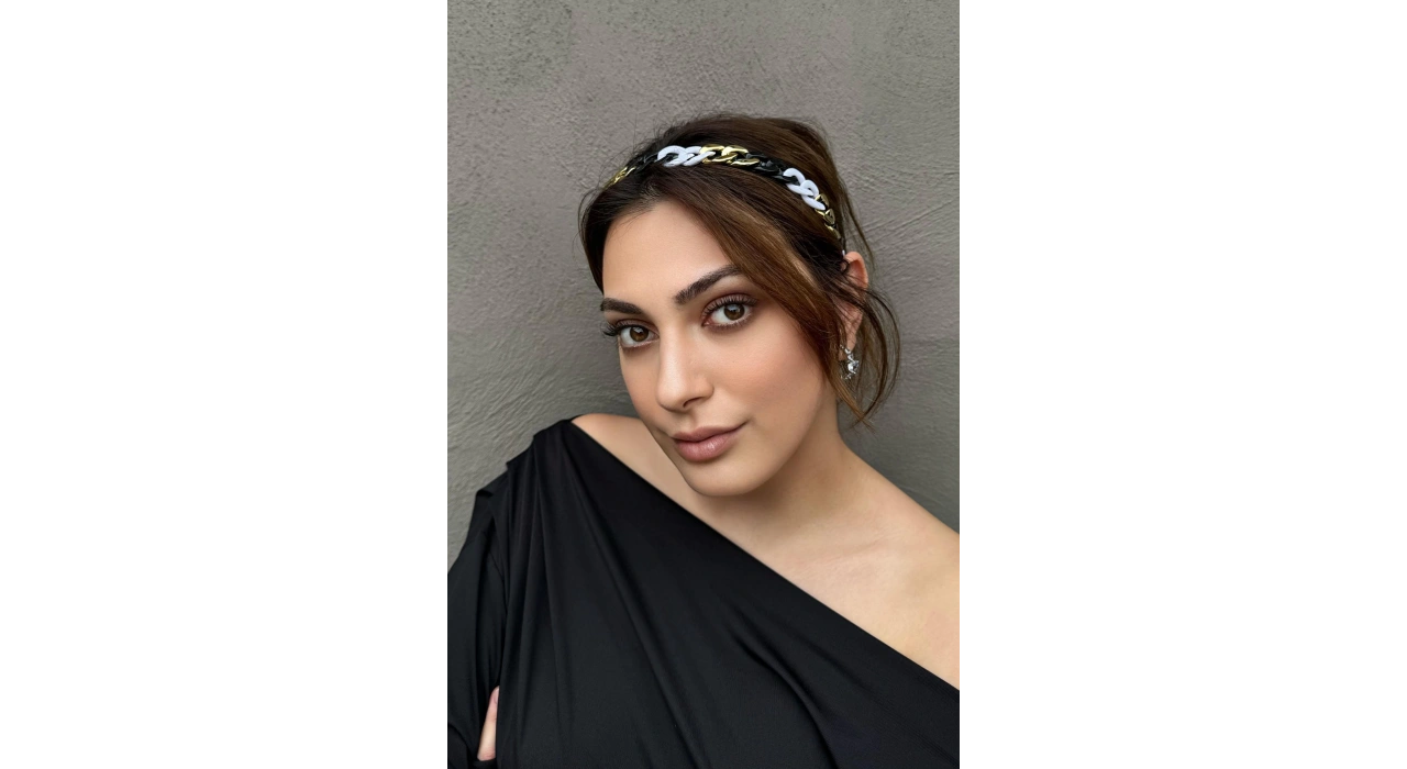 Karışık Renk Zincir Detaylı Taç