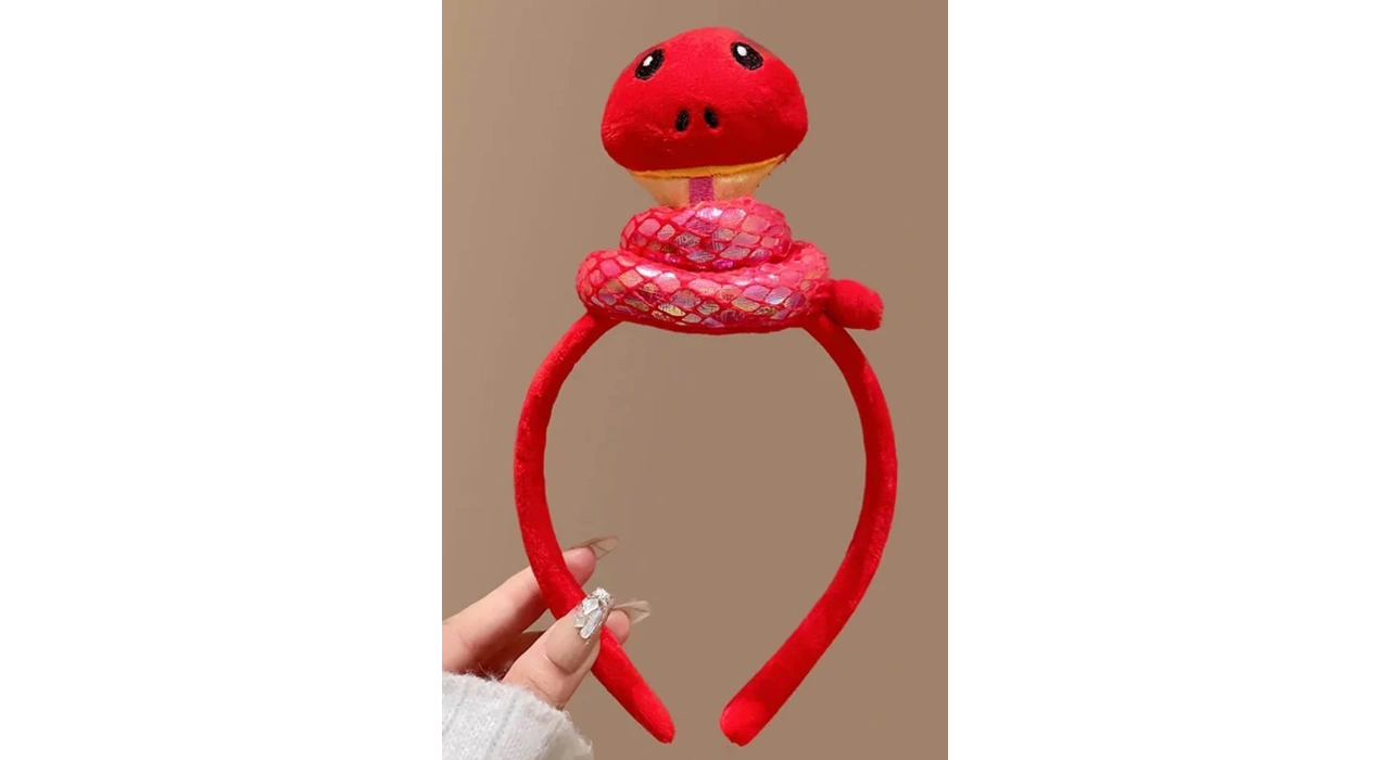 Kırmızı Renk Yılan Figürlü Taç