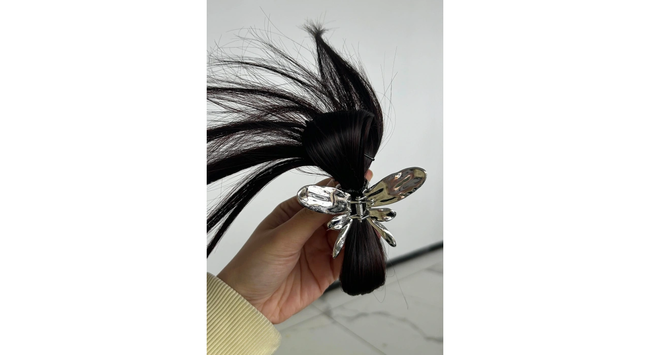 Koyu Kahve Renk Dağınık Topuz Efektli Saç Eklentisi Kelebek Figürlü Mandal Toka