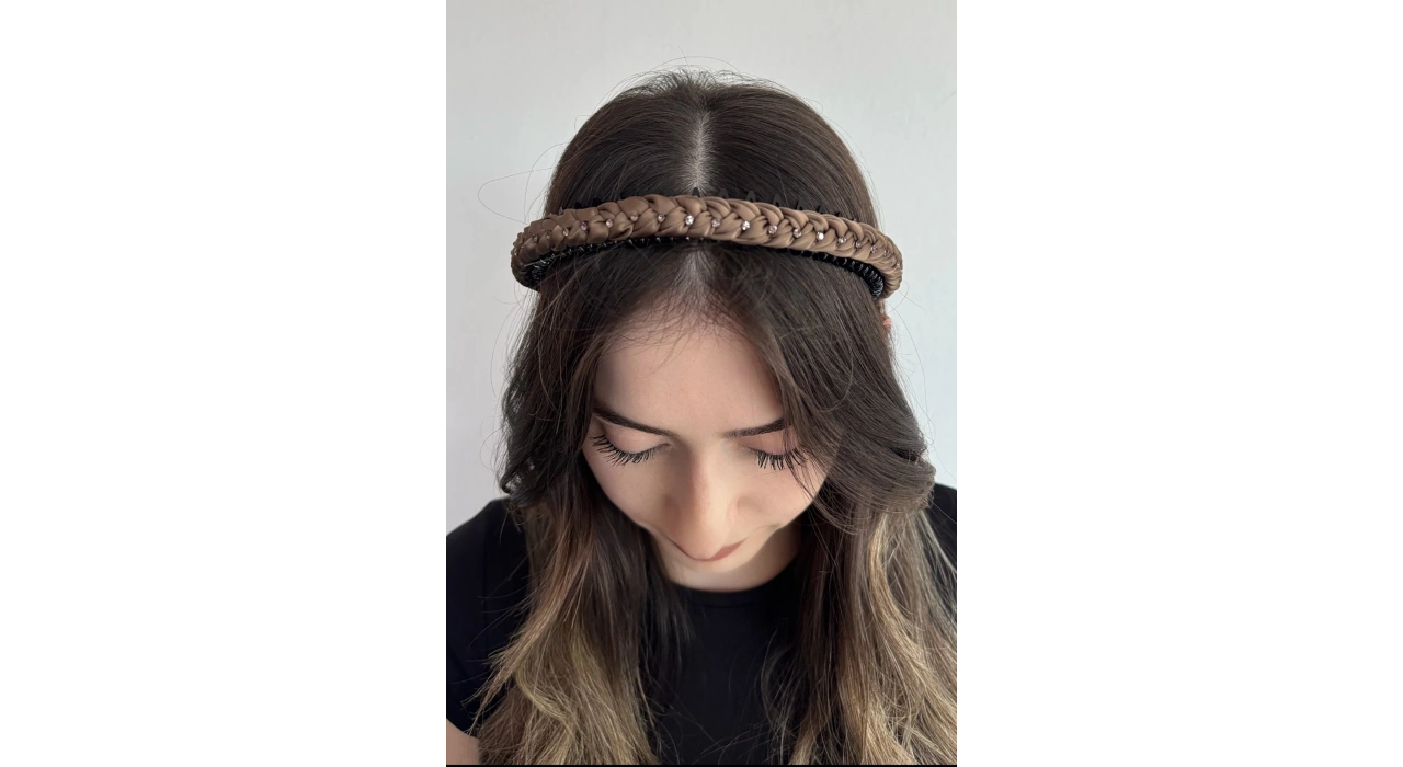 Koyu Kahve Renk Taş Detaylı Tarak Taç