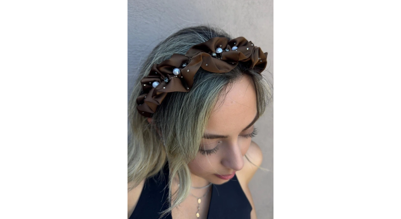 Koyu Kahve Renk Taş Ve İnci Detaylı Taç