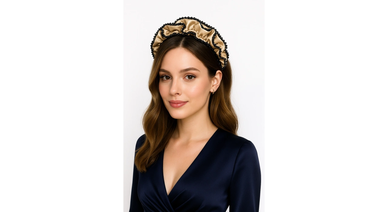 Krem Renk Boncuk Detaylı Taç