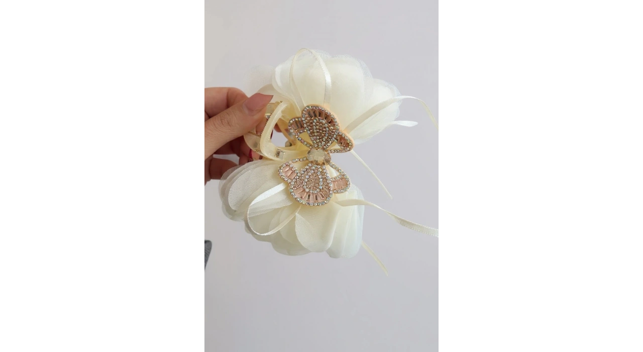 Krem Renk Kelebek Figürlü Mandal Toka