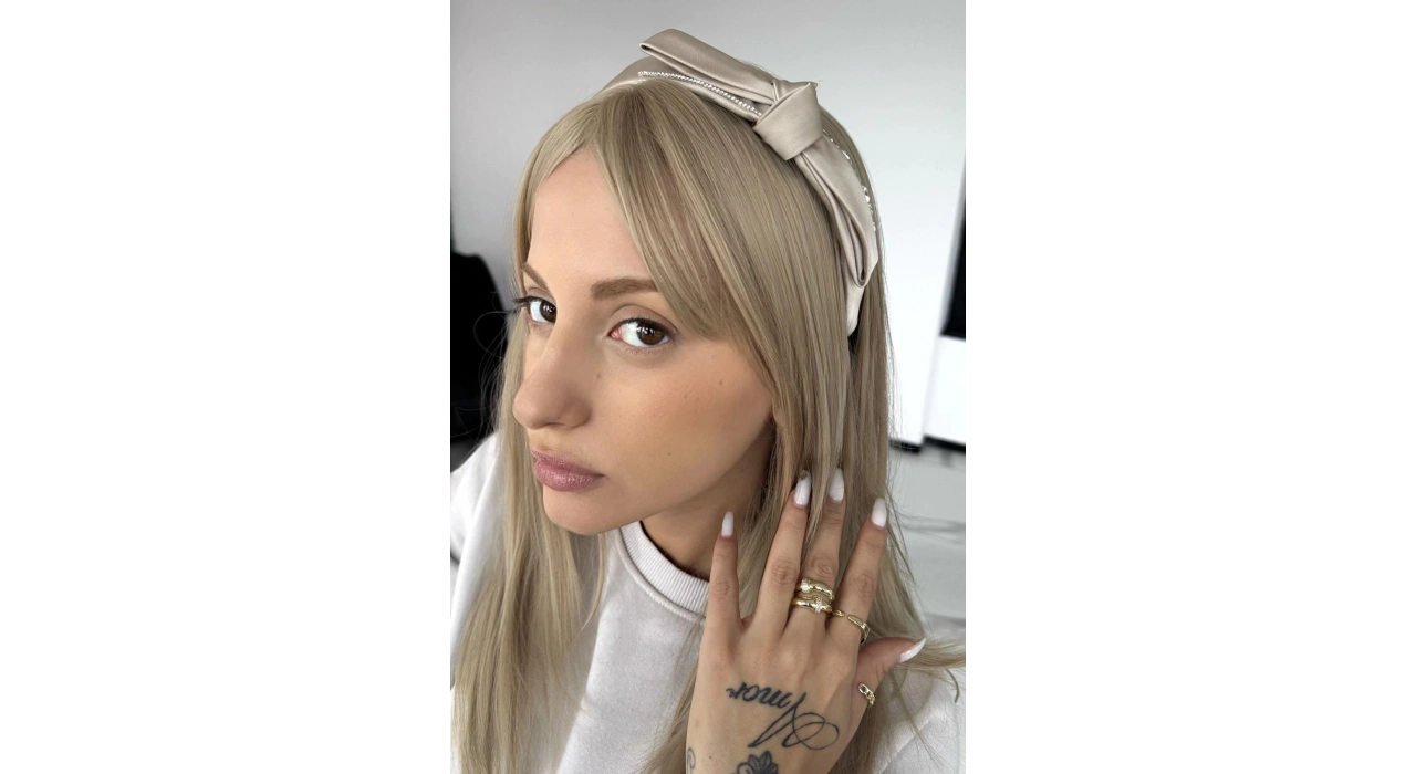 Krem Renk Kurdele Figürlü Taş Detaylı Taç