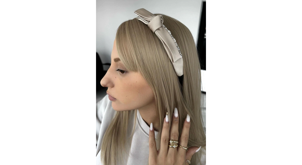 Krem Renk Kurdele Figürlü Taş Detaylı Taç