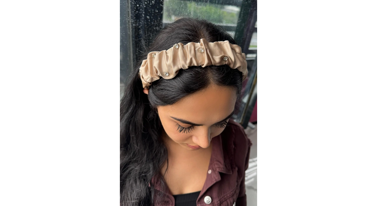 Krem Renk Taş Detaylı Saten Taç