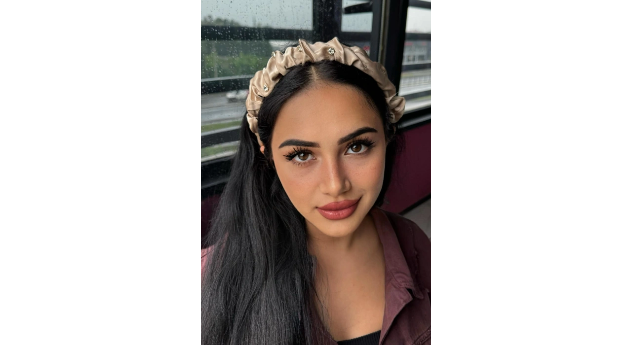 Krem Renk Taş Detaylı Saten Taç