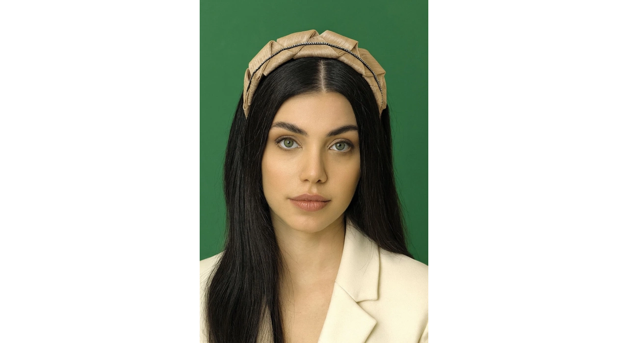 Krem Renk Taş Detaylı Taç