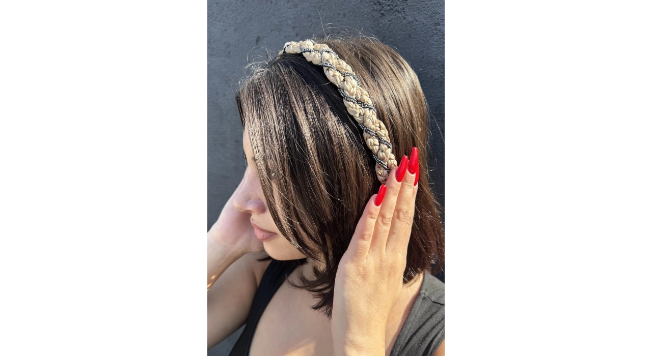 Krem Renk Taş Detaylı Taç