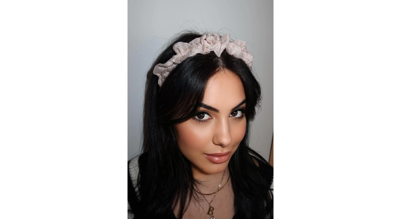 Krem Renk Taş Detaylı Taç