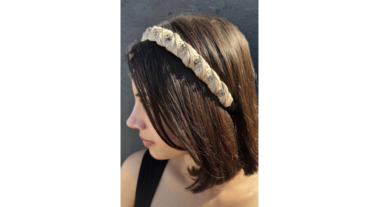 Krem Renk Taş Detaylı Taç