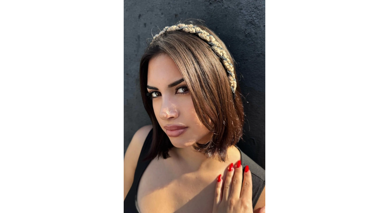 Krem Renk Taş Detaylı Taç