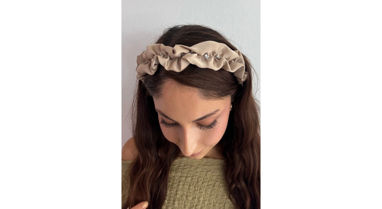 Krem Renk Taş Detaylı Taç