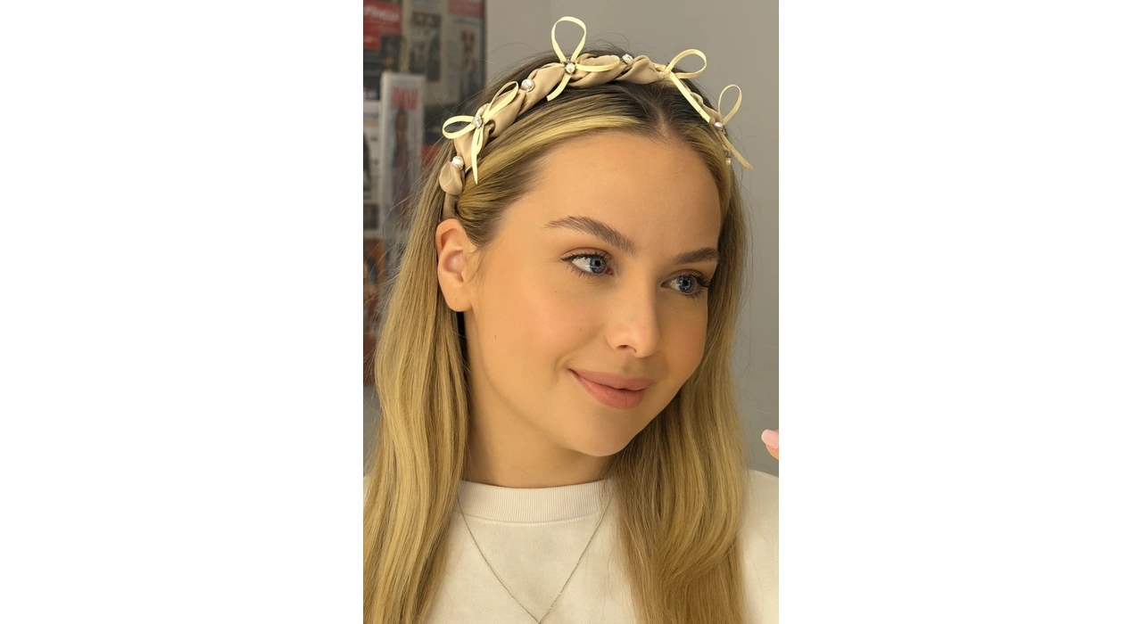 Krem Renk Taş Ve İnci Detaylı Taraklı Taç