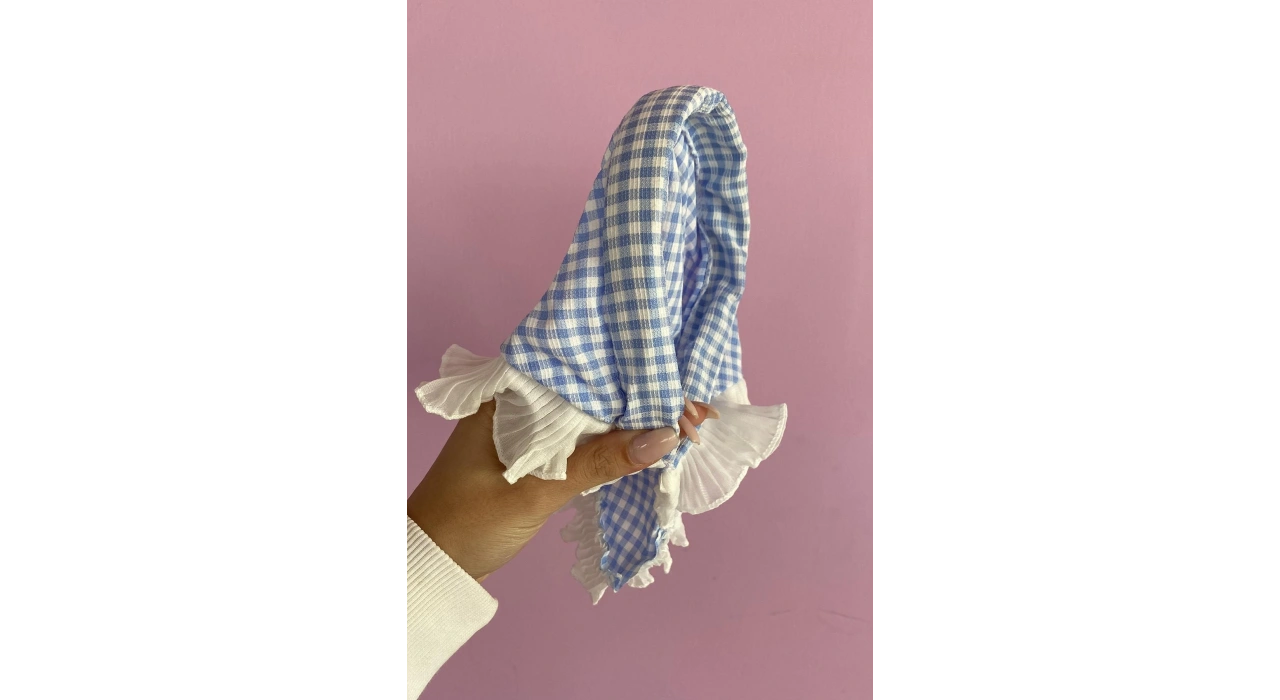 Mavi Renk Fular Detaylı Pötikare Desenli Taç