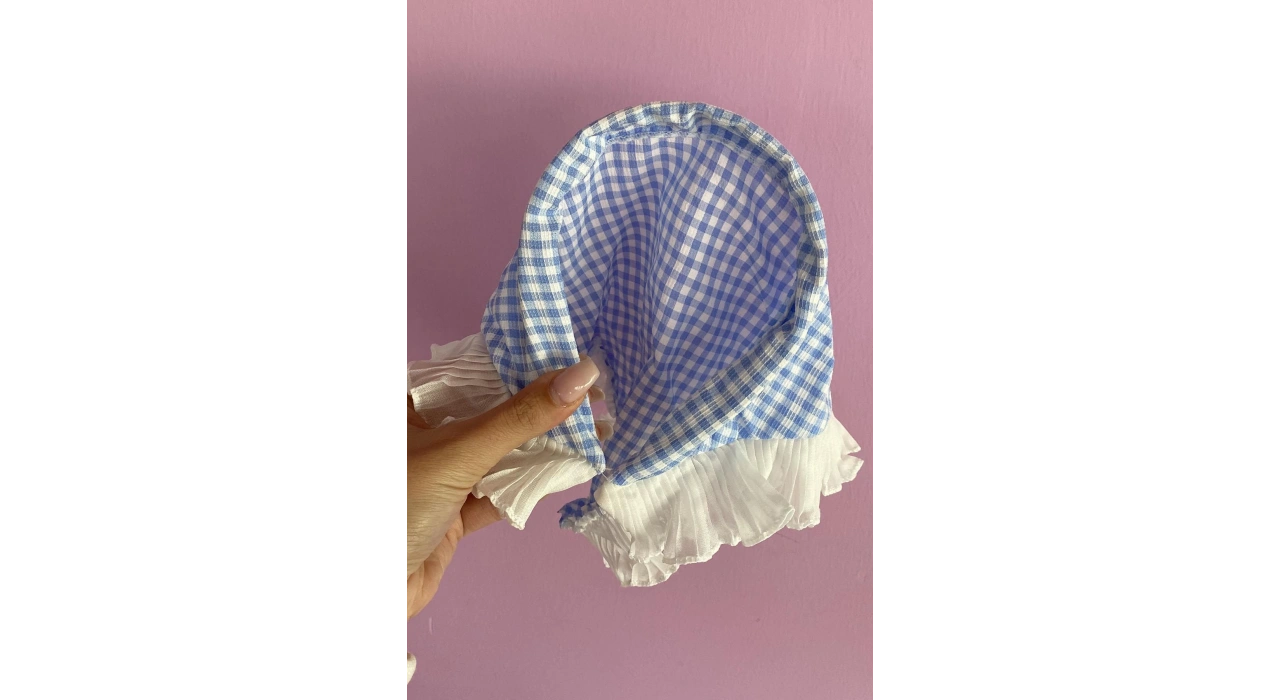 Mavi Renk Fular Detaylı Pötikare Desenli Taç