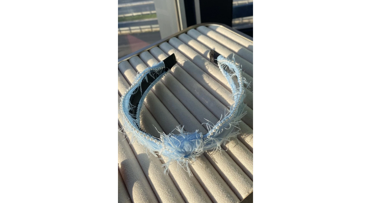 Mavi Renk İnci Detaylı Taç