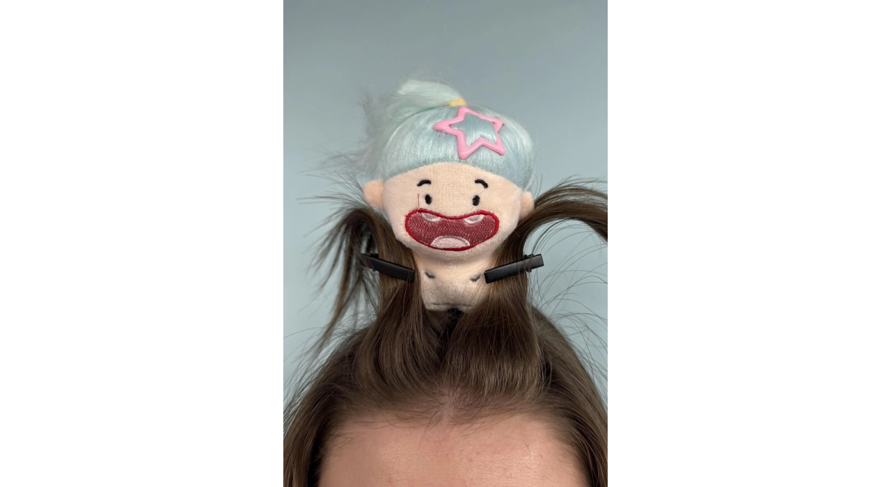 Mavi Renk Kız Figürlü Perçem Tokası Detaylı Taç