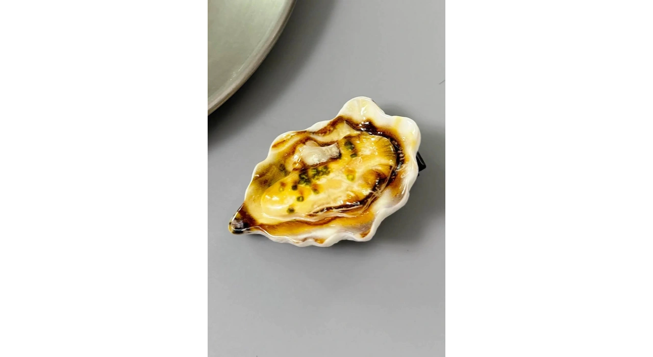 Midye Figürlü Yan Toka