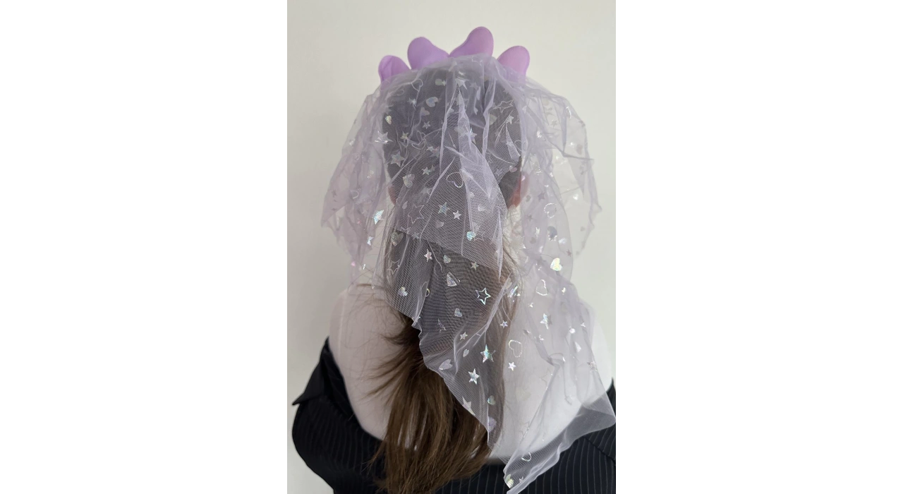 Mor Renk Çiçek Figürlü Tül Detaylı Taç