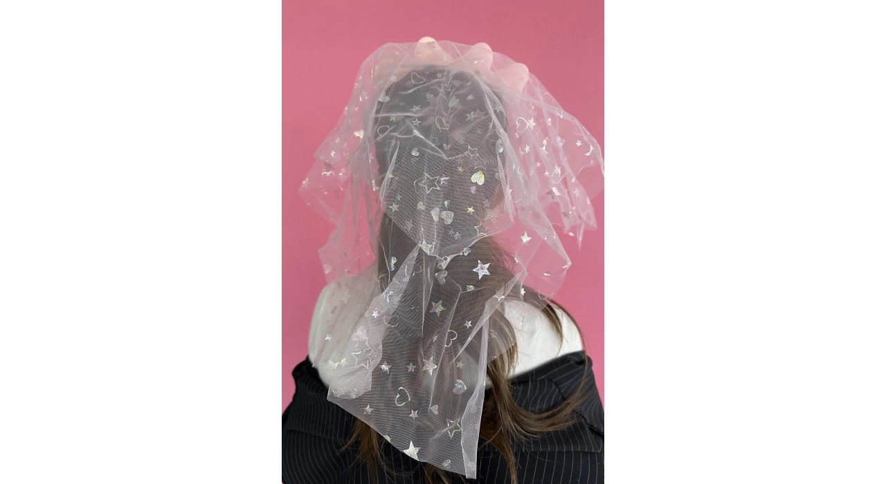 Pembe Renk Çiçek Figürlü Tül Detaylı Taç