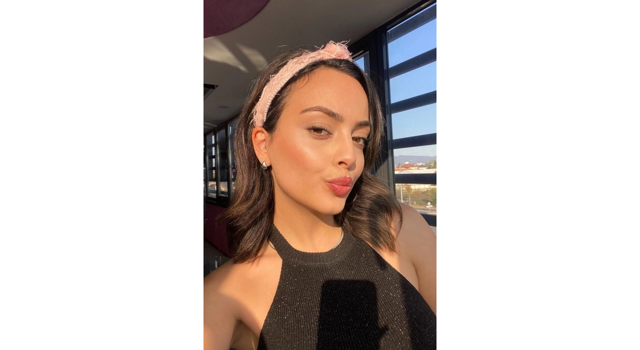 Pembe Renk İnci Detaylı Taç