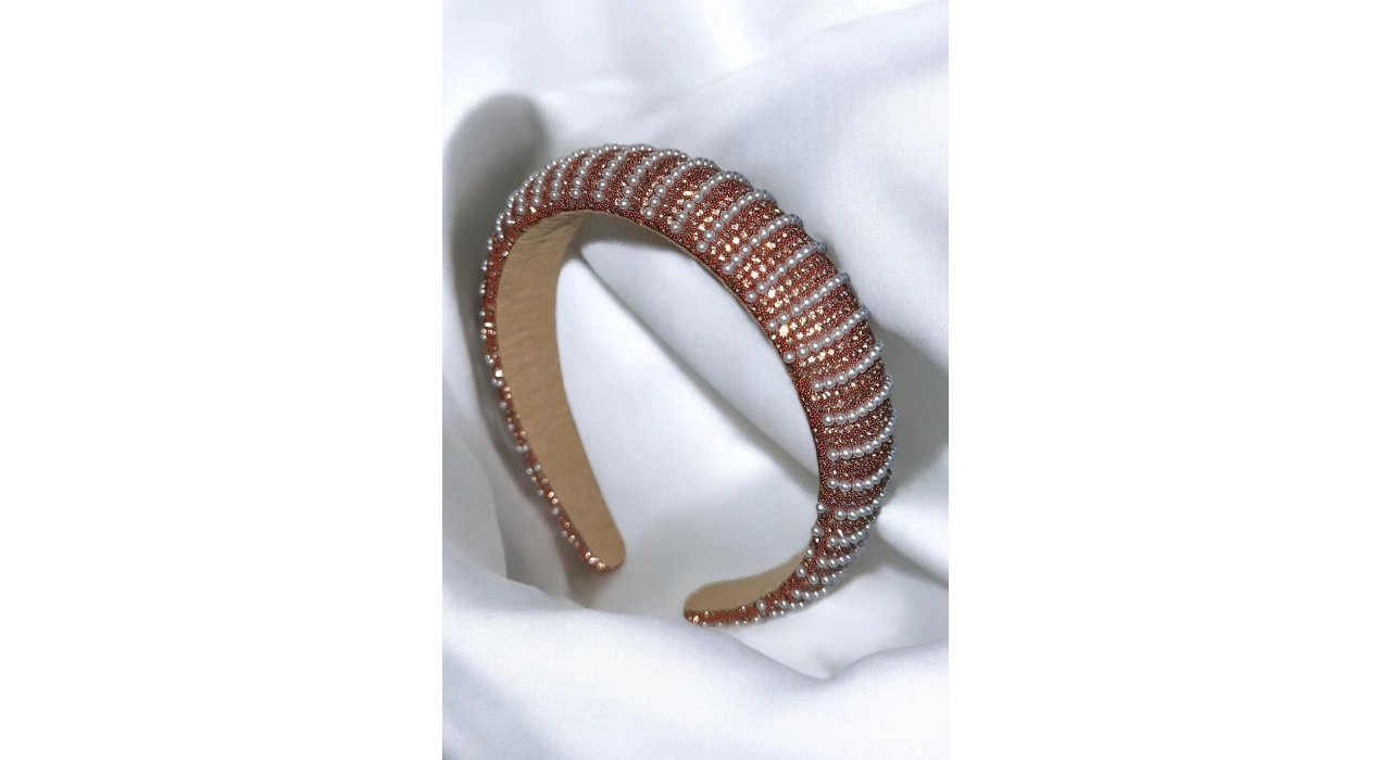 Pembe Renk İnci Detaylı Taşlı Taç