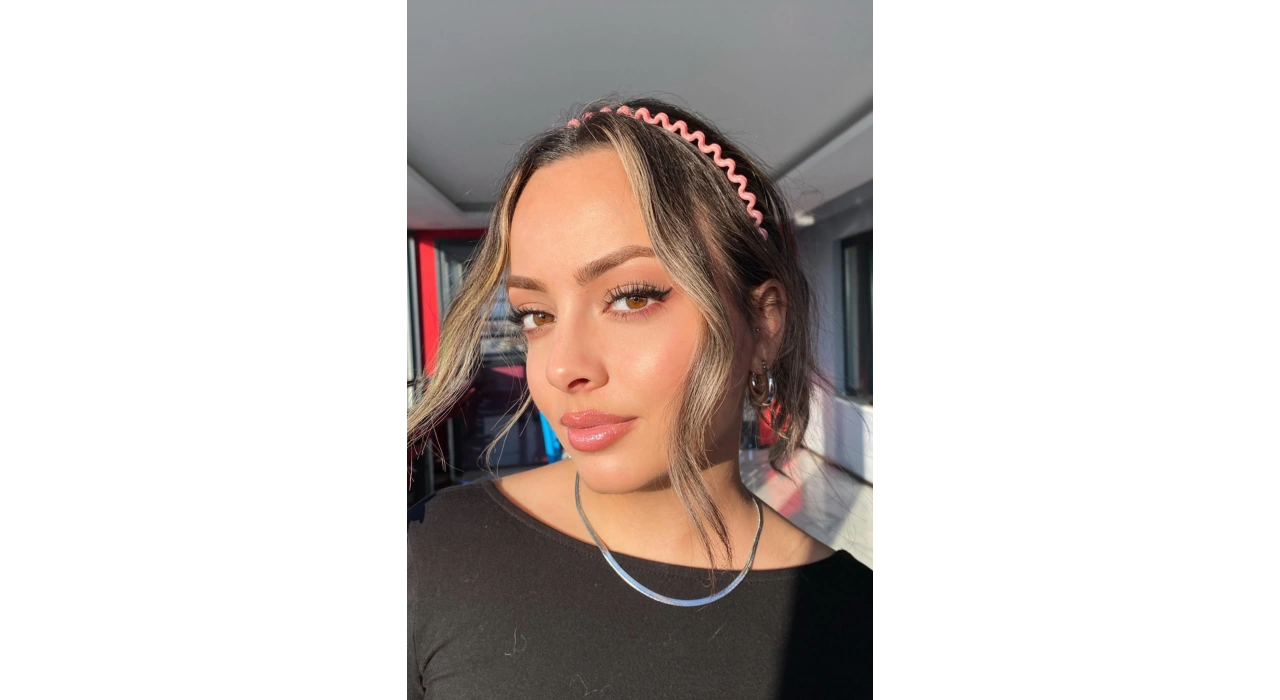 Pembe Renk Kıvrımlı Taç