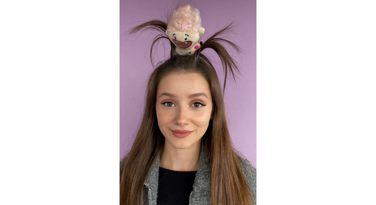 Pembe Renk Kız Figürlü Perçem Tokası Detaylı Taç