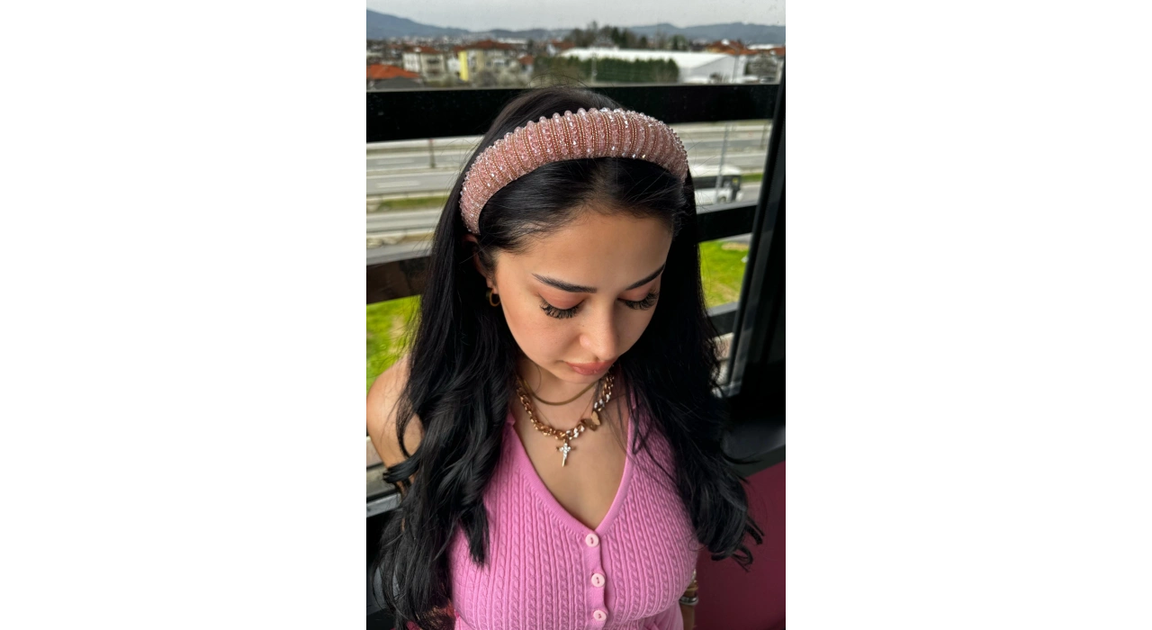 Pembe Renk Kristal Taş Detaylı Taç