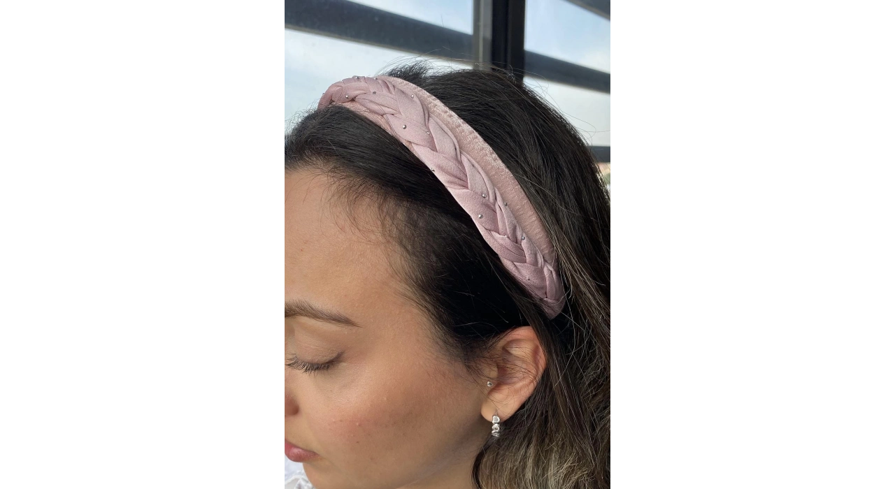 Pembe Renk Örgü Detaylı Taç