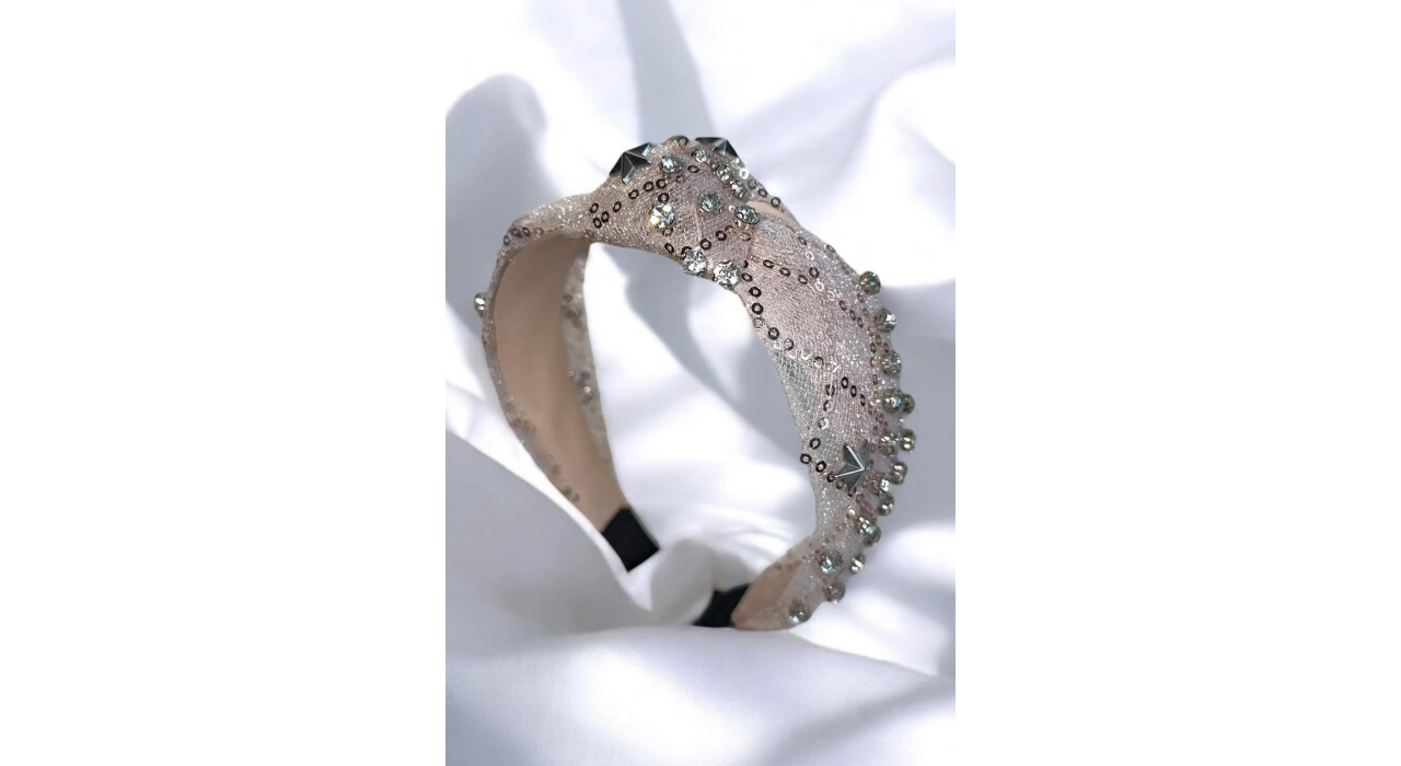 Pembe Renk Taş Ve Yıldız Detaylı Taç