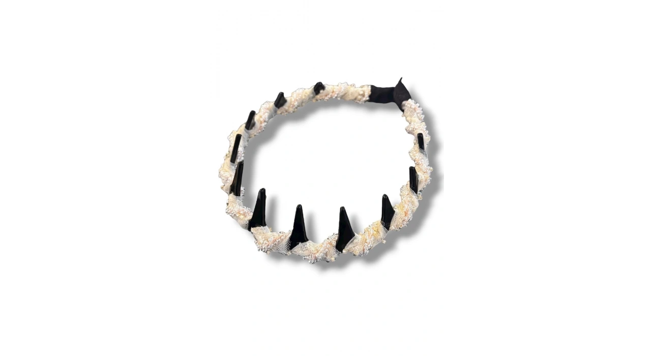 Pudra Renk Boncuk Detaylı Taraklı Taç