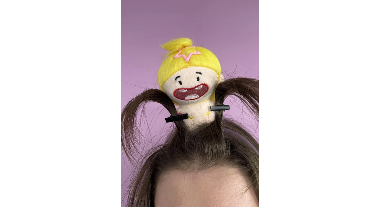 Sarı Renk Kız Figürlü Perçem Tokası Detaylı Taç