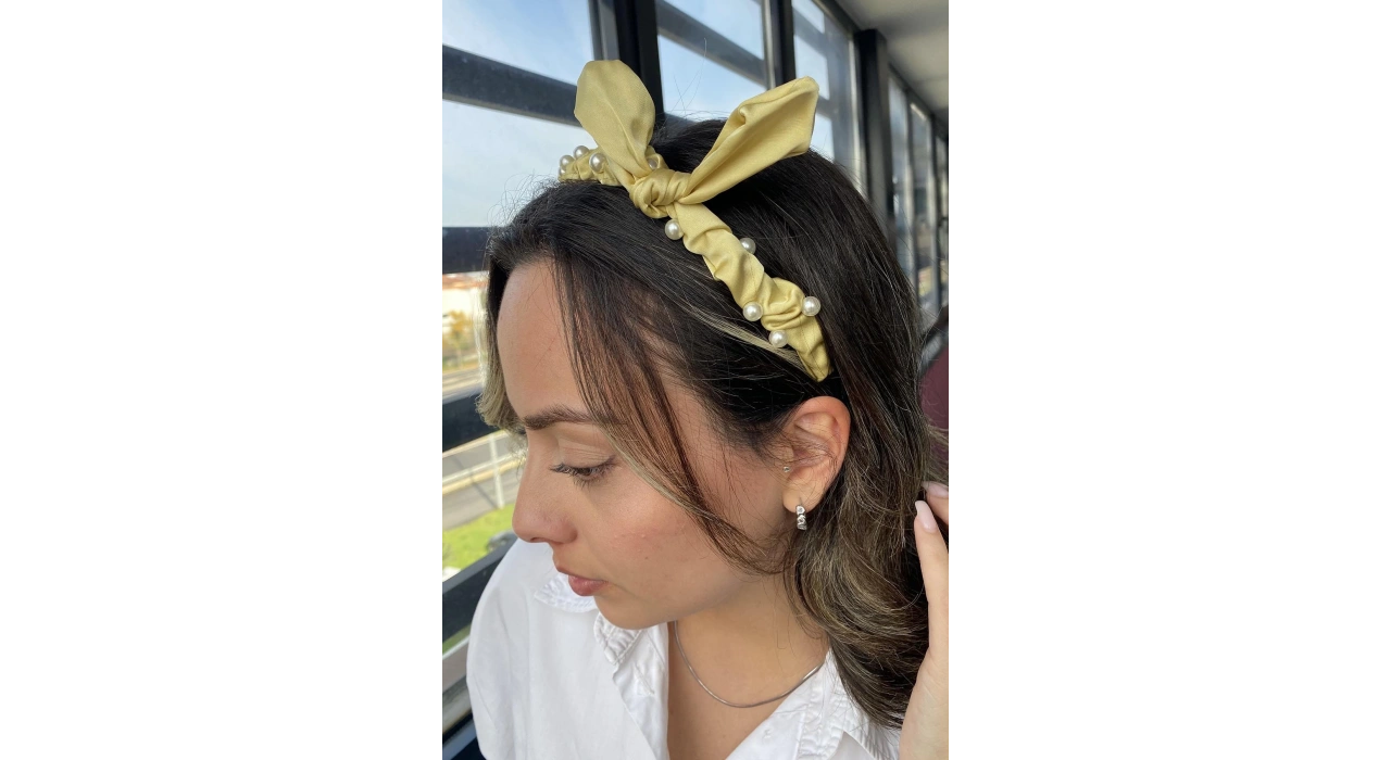 Sarı Renk Kurdele Figürlü İnci Detaylı Taç
