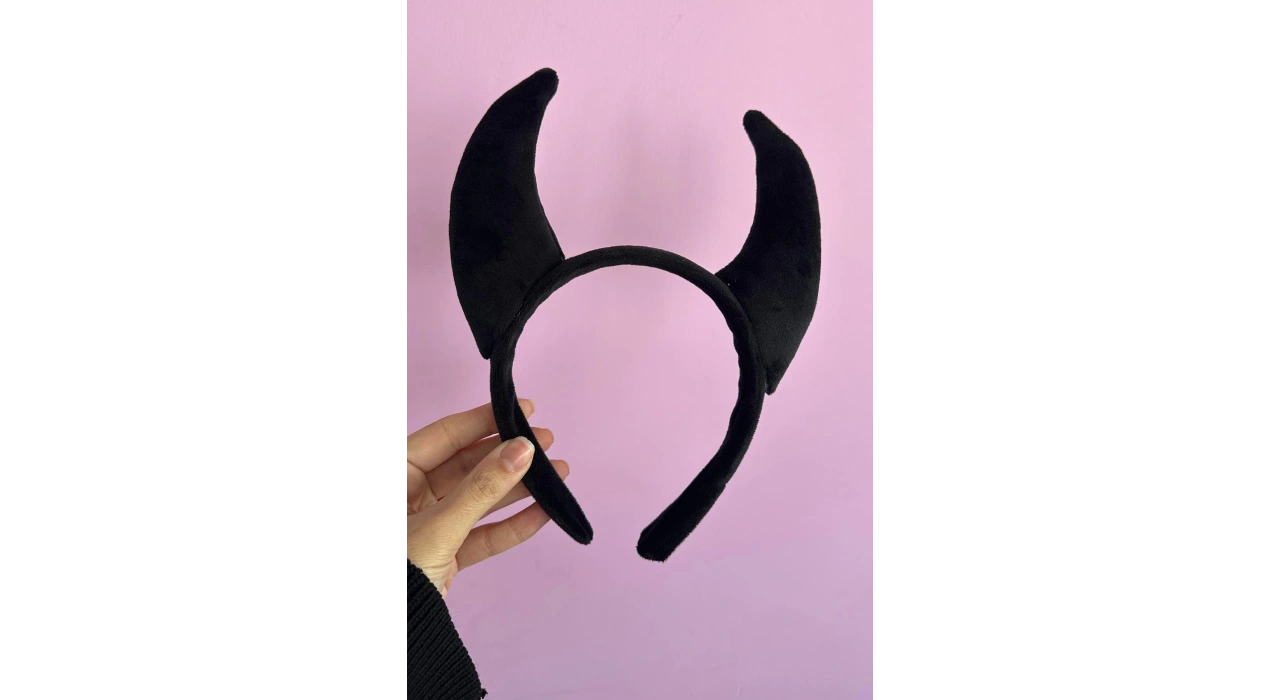 Siyah Renk Boynuz Detaylı Taç