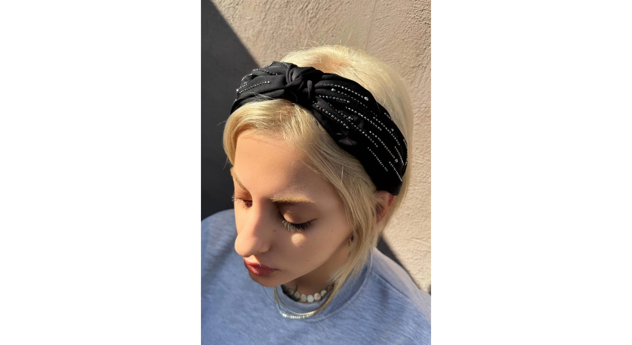 Siyah Renk Düğüm Detaylı Taşlı Taç