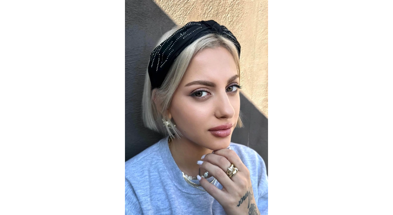 Siyah Renk Düğüm Detaylı Taşlı Taç