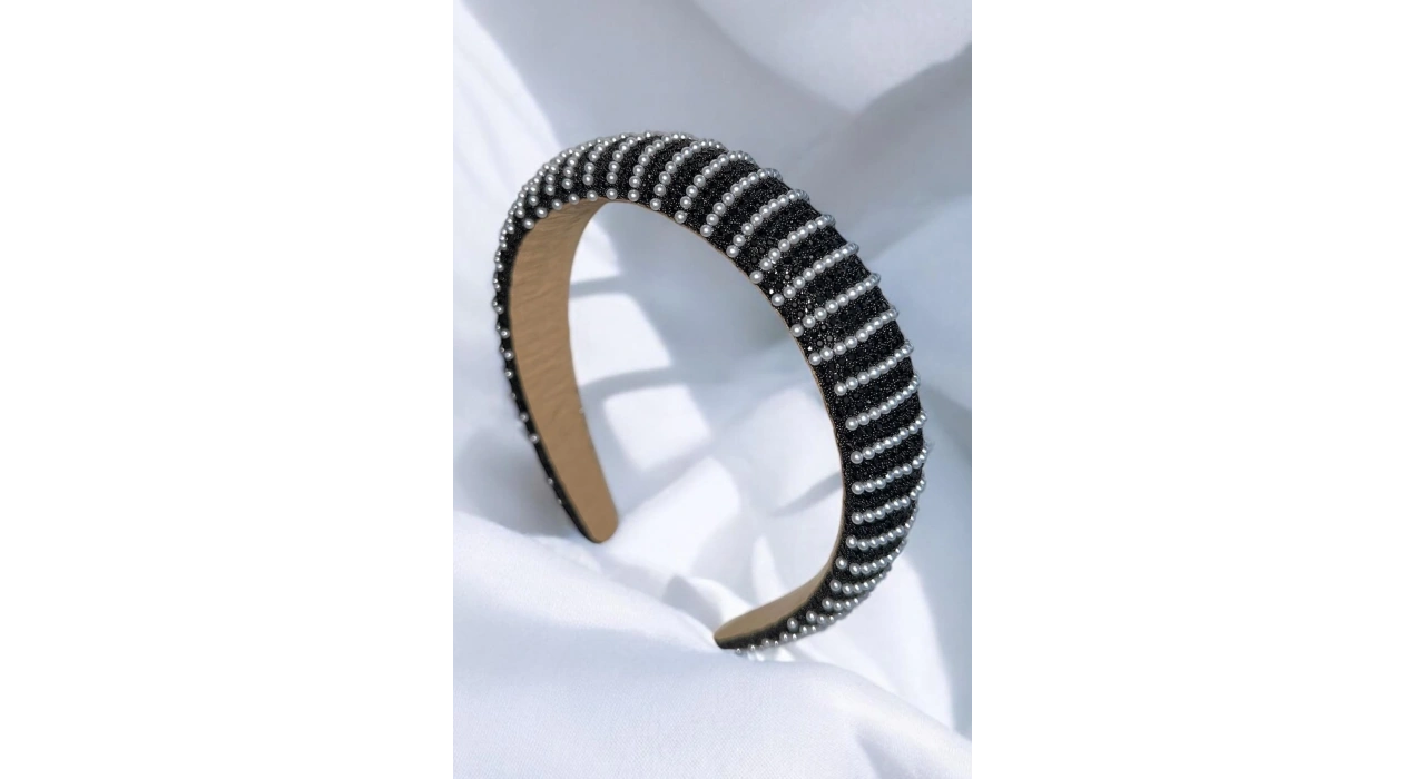 Siyah Renk İnci Detaylı Taşlı Taç