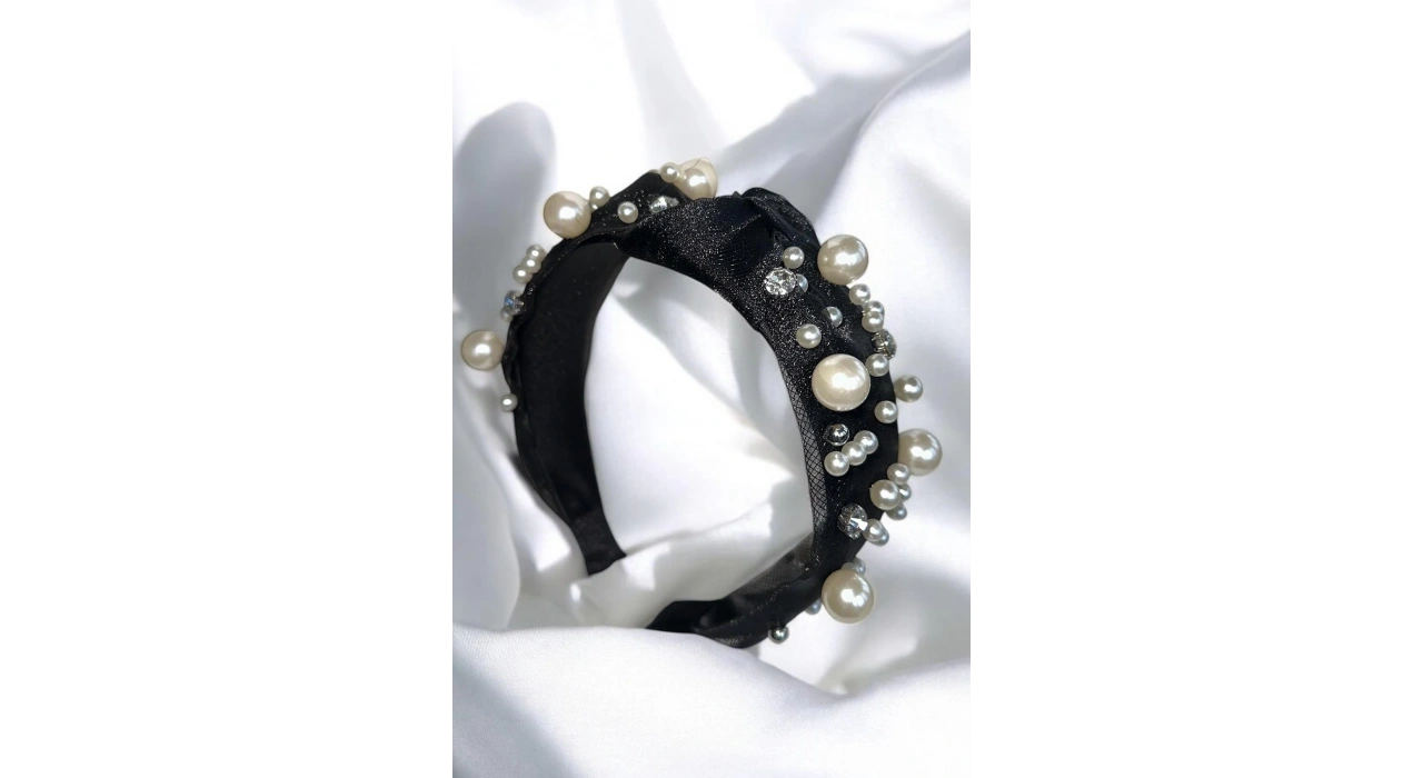 Siyah Renk İnci Detaylı Taşlı Taç