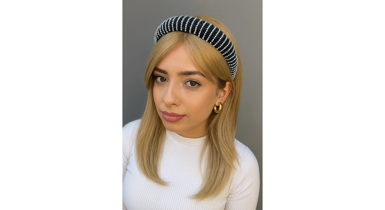 Siyah Renk İnci Detaylı Taşlı Taç